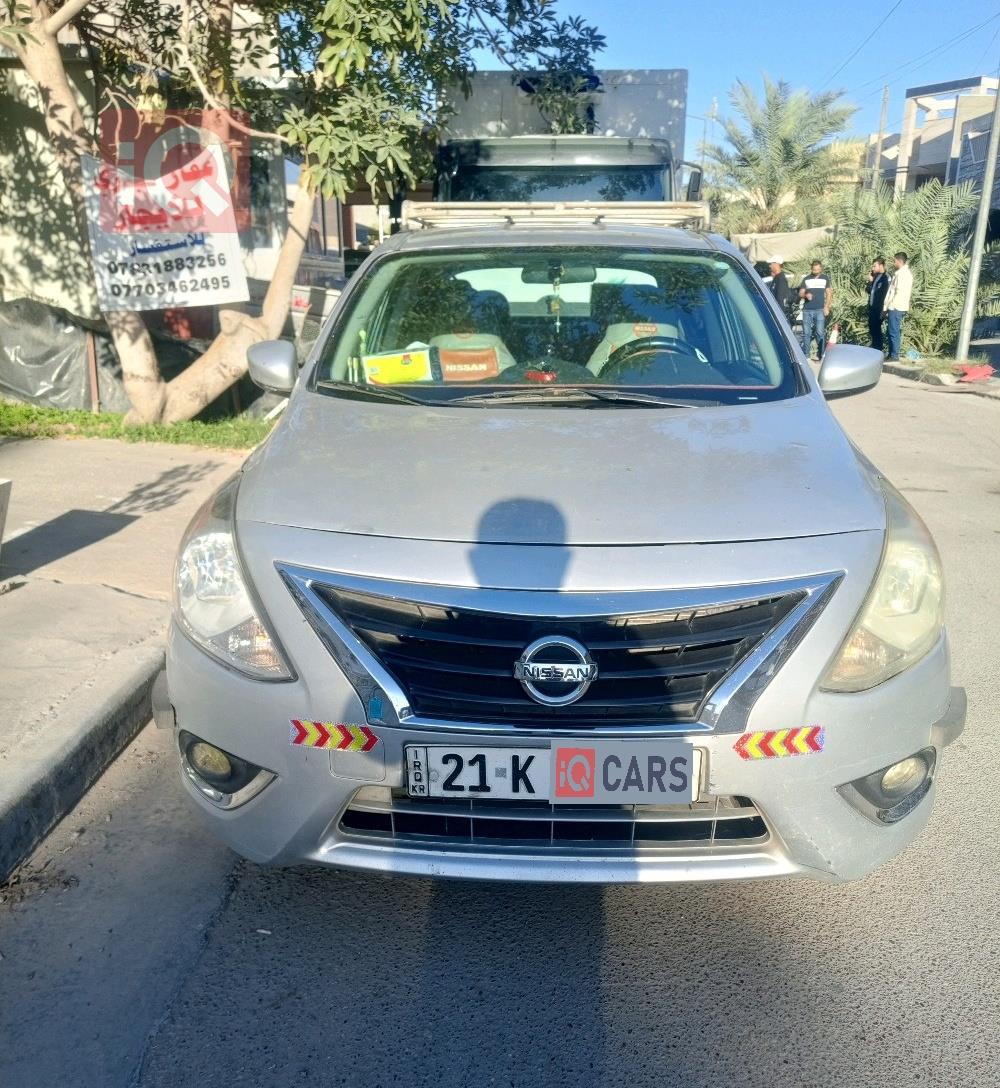 نيسان فيرسا